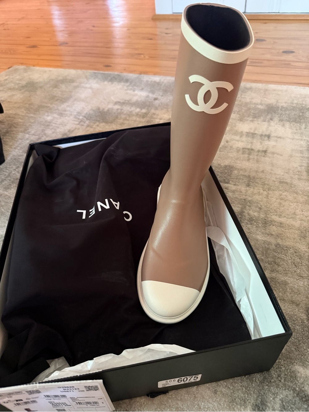 Chanel Caoutchouc CC Logo Rain Boots in beige and white rubber NWT - Picture 2 of 11